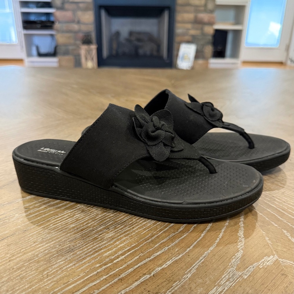 LifeStride Bloom Washable Black Flower Thong Wedge Sandals NWOB 8M